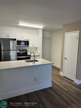 4481 W McNab Rd in Pompano Beach, FL - Foto de edificio - Building Photo