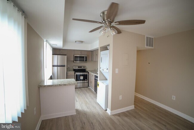 3320 S 28th St-Unit -401 in Alexandria, VA - Building Photo - Building Photo