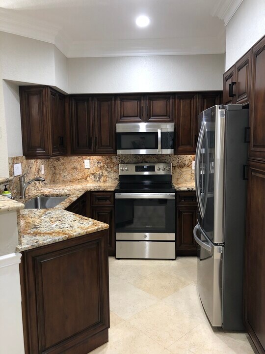 23640 Walden Center Dr in Bonita Springs, FL - Building Photo