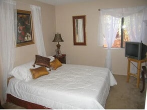 18806 Mandan St in Santa Clarita, CA - Building Photo - Building Photo