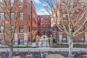 3711 N Kenmore Ave, Unit 3708-407 in Chicago, IL - Foto de edificio - Building Photo