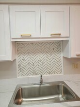 11010 NE 68th St, Unit 604 in Kirkland, WA - Building Photo - Building Photo