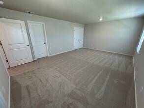 4873 Flight Ave NE in Salem, OR - Building Photo - Building Photo
