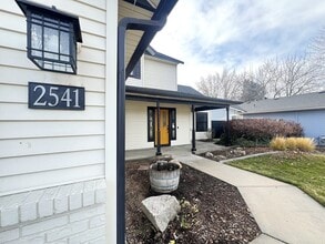 2541 E Clarene Ct in Meridian, ID - Building Photo - Building Photo
