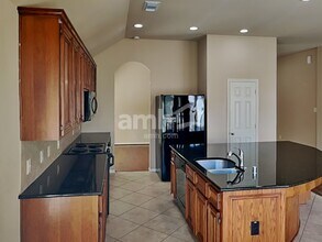 13022 Golden Water Ct in Houston, TX - Foto de edificio - Building Photo