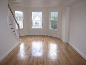 198 Union Ave, Unit 4 in Framingham, MA - Building Photo - Building Photo