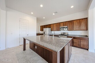 7662 W Crabapple Dr in Peoria, AZ - Building Photo - Building Photo