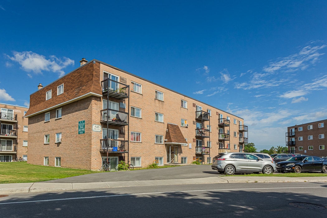525 Bruges Rue in Longueuil, QC - Building Photo