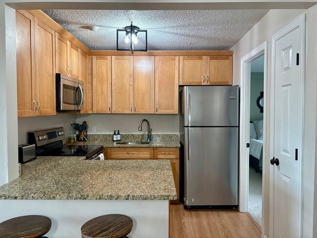 144 Treetop Cir, Unit 825 in Laconia, NH - Foto de edificio - Building Photo