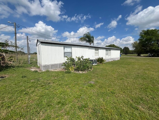 7229 Halima Rd in Dover, FL - Building Photo - Building Photo