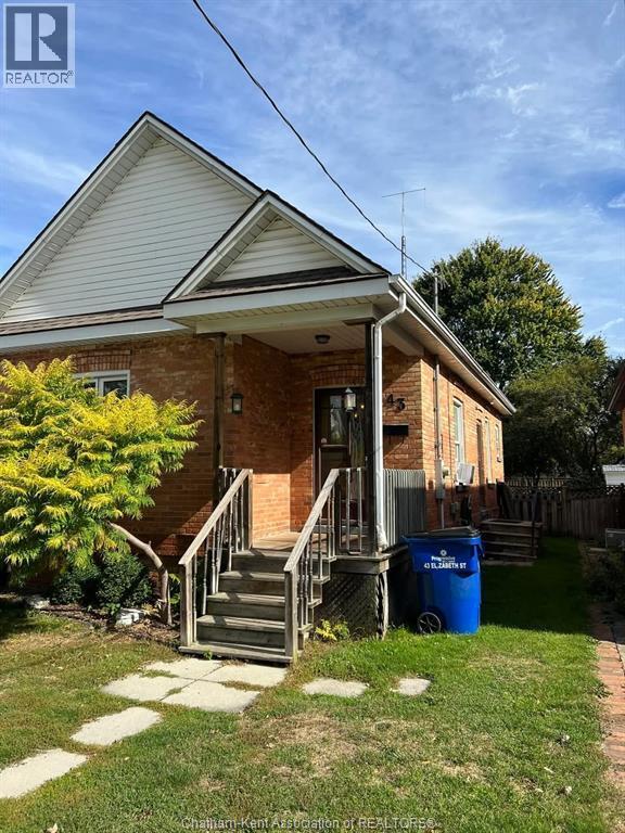 43 Elizabeth St in Chatham, ON - Building Photo - Building Photo