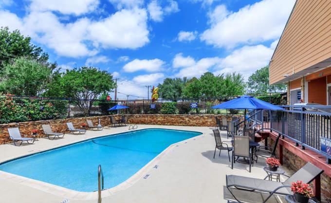 1301 Park Pl Blvd in Hurst, TX - Building Photo