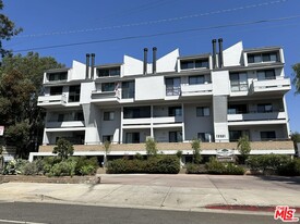 13331 Moorpark St in Los Angeles, CA - Building Photo