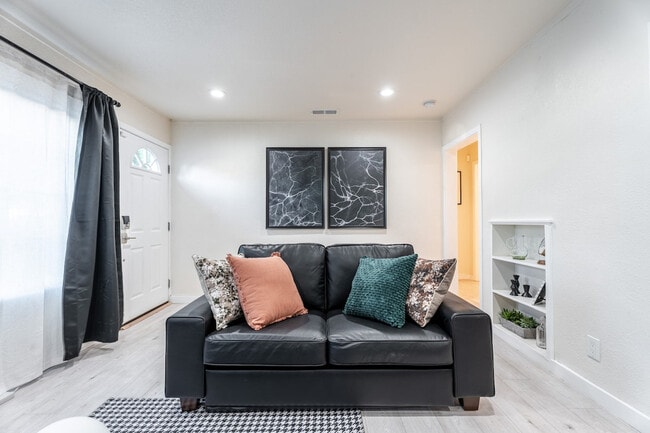 property at 2359 Oakwood Dr