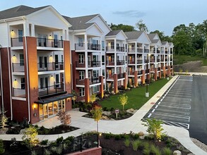 Evergreen Apartments in Monroeville, PA - Foto de edificio - Building Photo