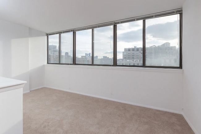 8 Whittier Pl in Boston, MA - Building Photo - Building Photo