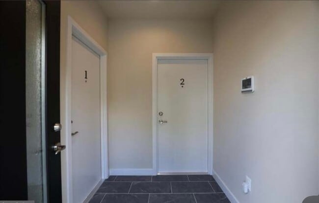 4939 Call Pl SE, Unit 1 in Washington, DC - Foto de edificio - Building Photo