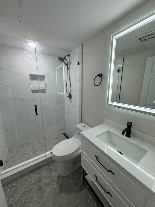 4606 Woodland Ave, Unit 102 in Philadelphia, PA - Building Photo