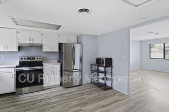 1202 Dean Dr in Urbana, IL - Building Photo - Building Photo