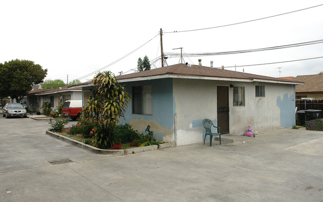 1946 Wallace Ave in Costa Mesa, CA - Building Photo - Building Photo