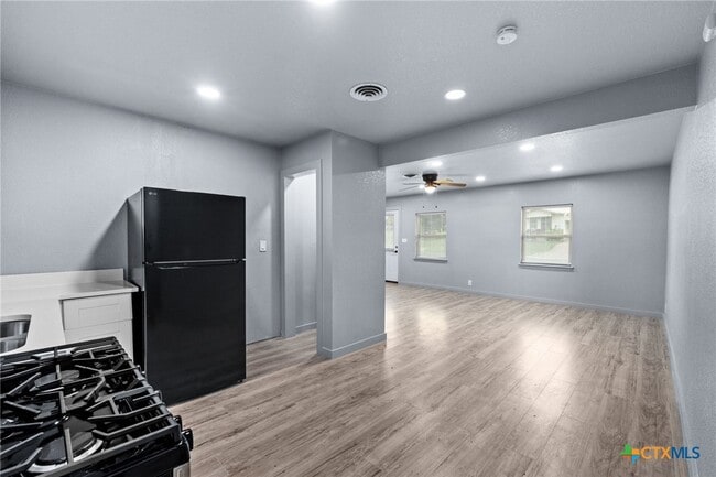 property at 805 S 32nd St