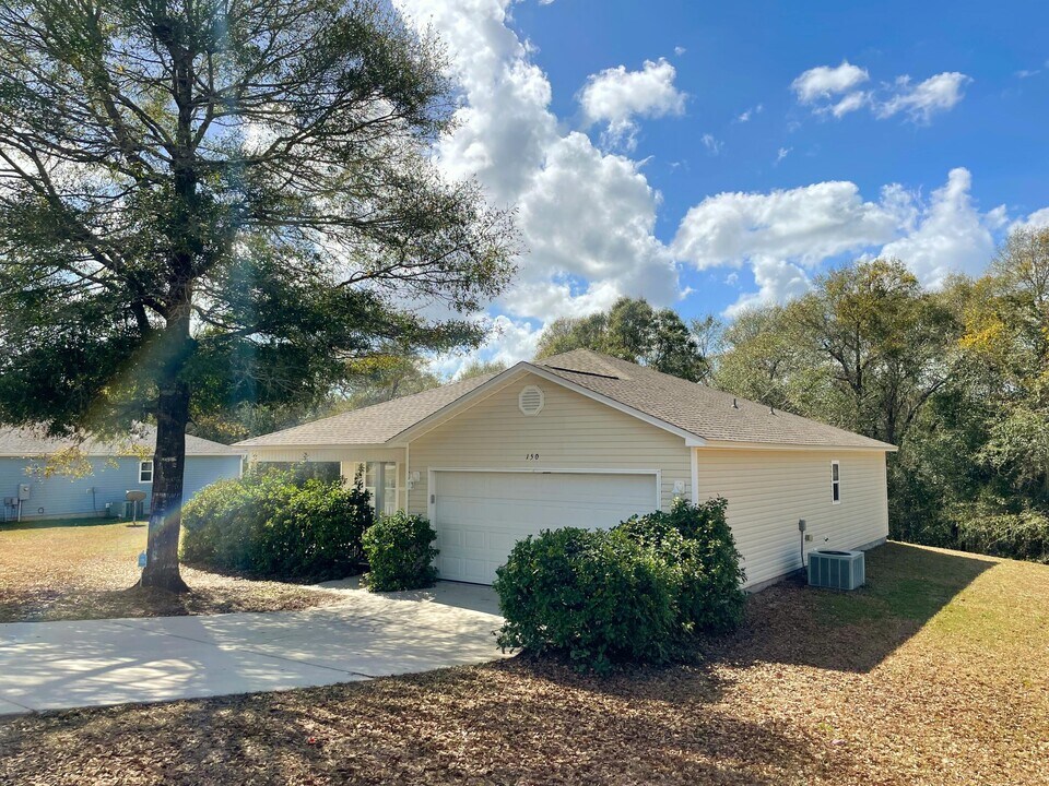 150 Cabana Way in Crestview, FL - Foto de edificio