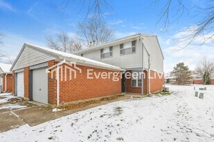 8241 Schoolgate Dr in Dayton, OH - Building Photo