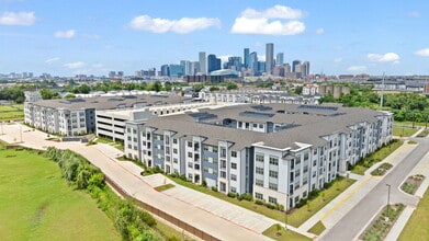 The Pointe at Bayou Bend in Houston, TX - Building Photo - Building Photo