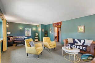 433 Broad St in Lake Geneva, WI - Building Photo