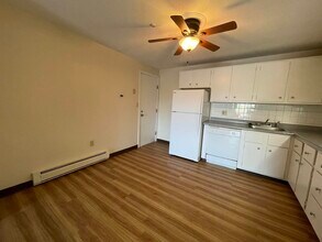 99 Powers St in Milford, NH - Building Photo - Building Photo