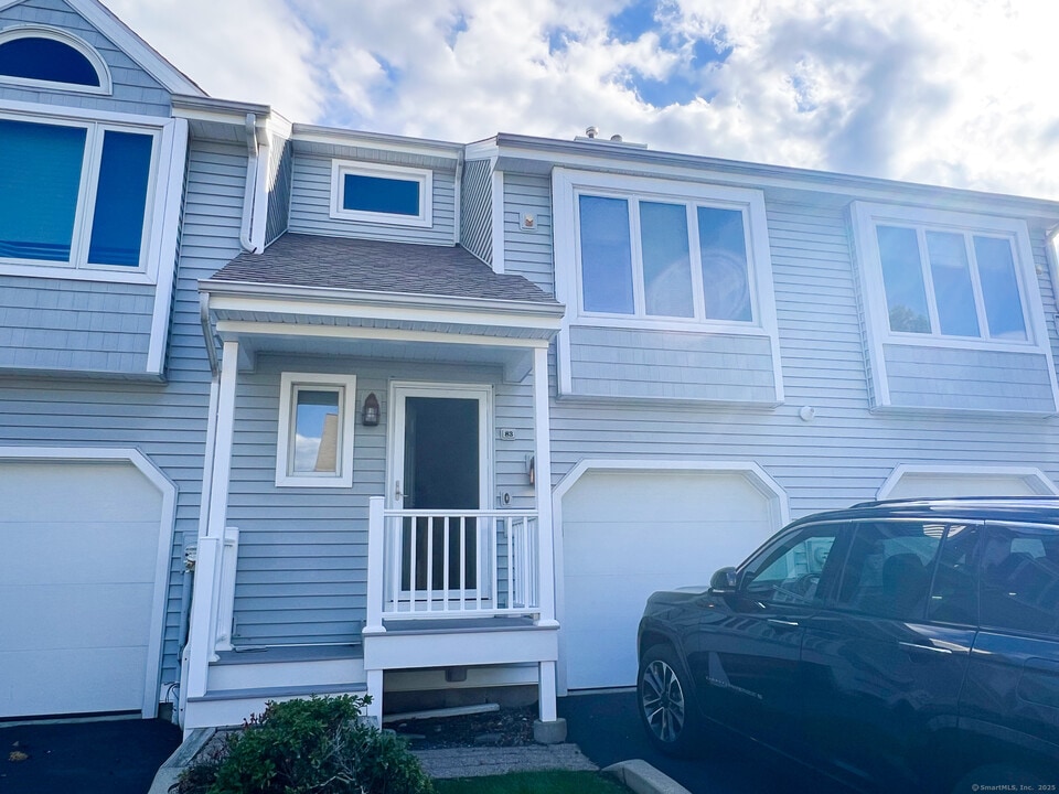 83 Sandpiper Crescent in Milford, CT - Building Photo