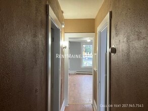 402-404 Hammond Street Apt. in Bangor, ME - Building Photo - Building Photo