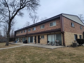 486 Duane Terrace, Unit C in Glen Ellyn, IL - Building Photo