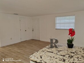 1103-1107 33rd Ave W in Bradenton, FL - Foto de edificio - Building Photo