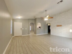 8610 W Echo Ln in Peoria, AZ - Foto de edificio - Building Photo