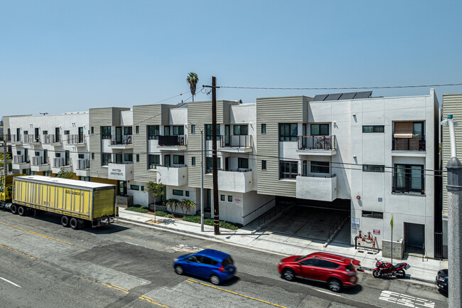 Whittier Place II in Los Angeles, CA - Building Photo - Building Photo