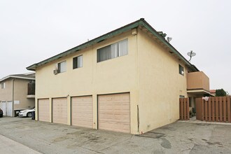 7280 Corsican Dr in Huntington Beach, CA - Building Photo - Building Photo