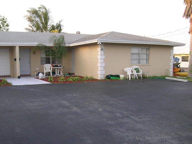 681 Berkeley St in Boca Raton, FL - Building Photo - Building Photo