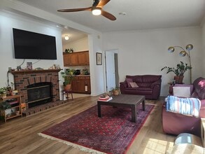 11 Ora St, Unit Ora studio in Asheville, NC - Foto de edificio - Building Photo