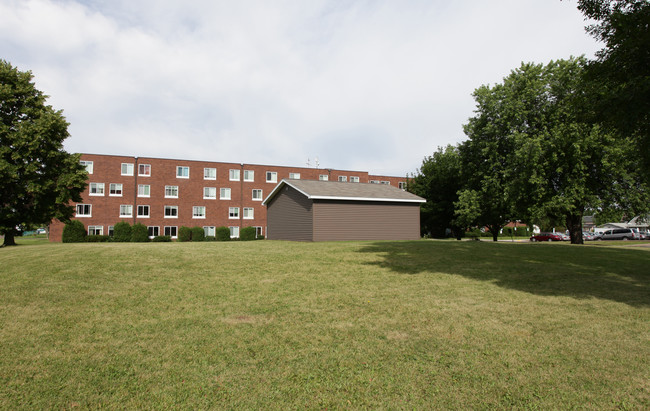 Superior Golden Apartments in Superior, WI - Building Photo - Building Photo