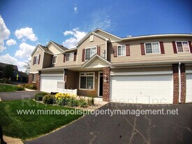 10800 Hawthorn Trail in Woodbury, MN - Building Photo