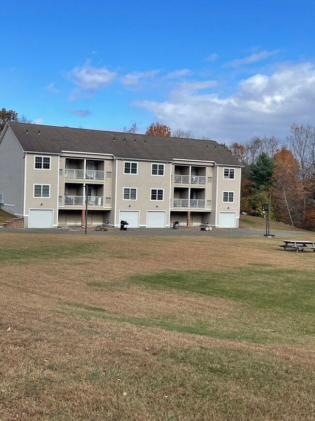 86 Buff Cap Rd in Tolland, CT - Building Photo - Building Photo