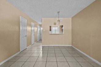 2137 Shiveley Cir in Houston, TX - Building Photo - Building Photo