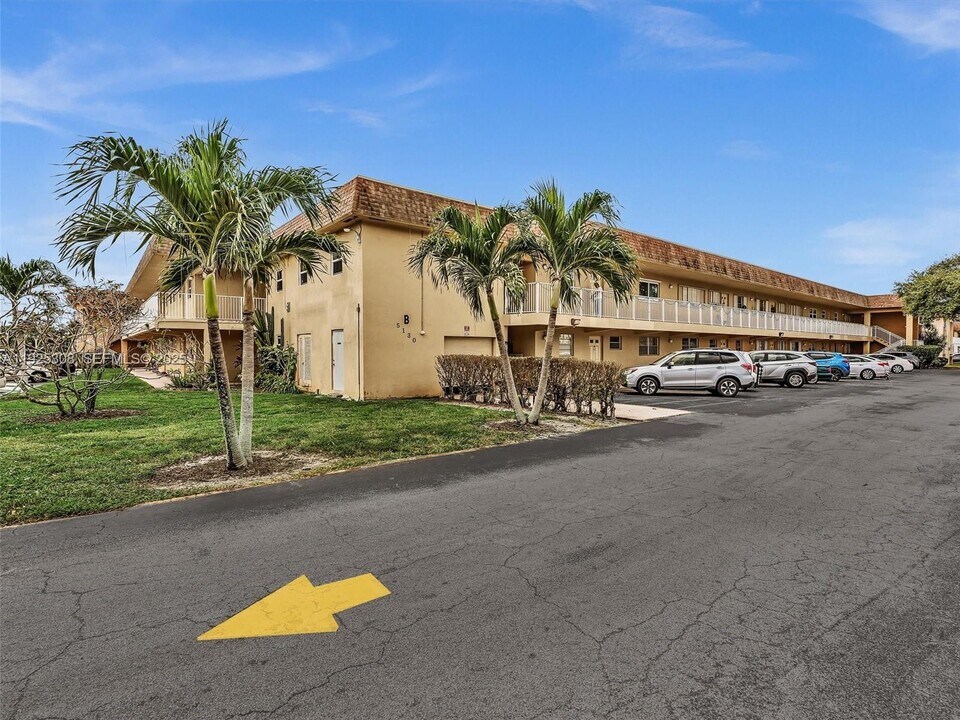 5130 SW 40th Ave in Fort Lauderdale, FL - Building Photo