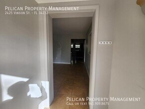 2425 Vinson Ave in Sarasota, FL - Building Photo - Building Photo