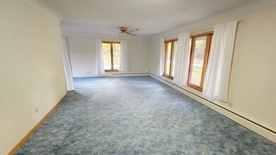 6075 NE 10th St in Des Moines, IA - Building Photo - Building Photo