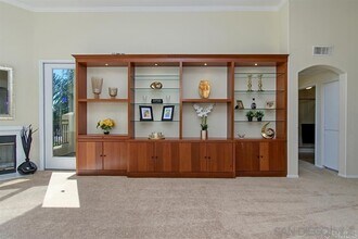 9245 Regents Rd in San Diego, CA - Building Photo - Building Photo