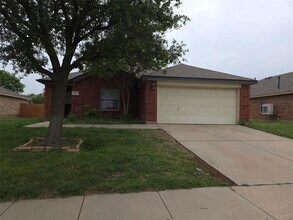 14113 Rodeo Daze Dr in Haslet, TX - Foto de edificio - Building Photo