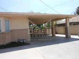 905 Castro Ln in Bakersfield, CA - Building Photo