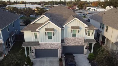 211 Club Crest Ln in Houston, TX - Building Photo - Building Photo